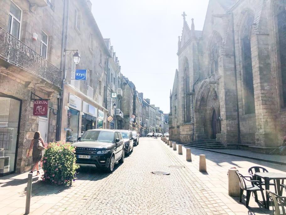 Nouveau ** Le Raffine Au Coeur De Guingamp ** Parking Exterior photo