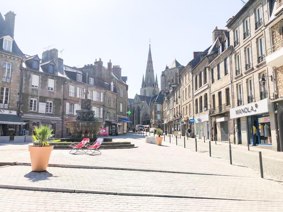 Nouveau ** Le Raffine Au Coeur De Guingamp ** Parking Exterior photo